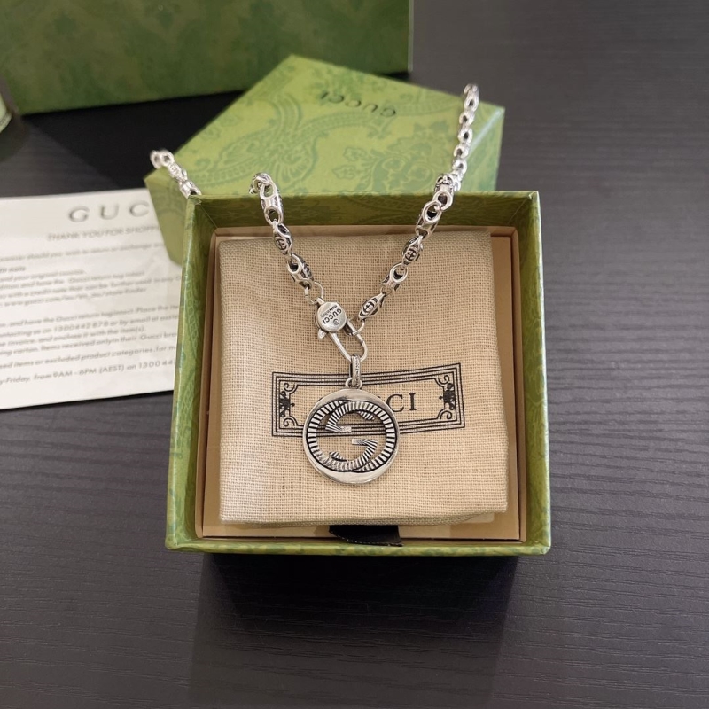G*u*i necklaces